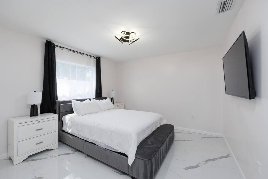 Luxury Style Townhome With Pool - 1 Miles To Bucs Stadium Tampa Kültér fotó