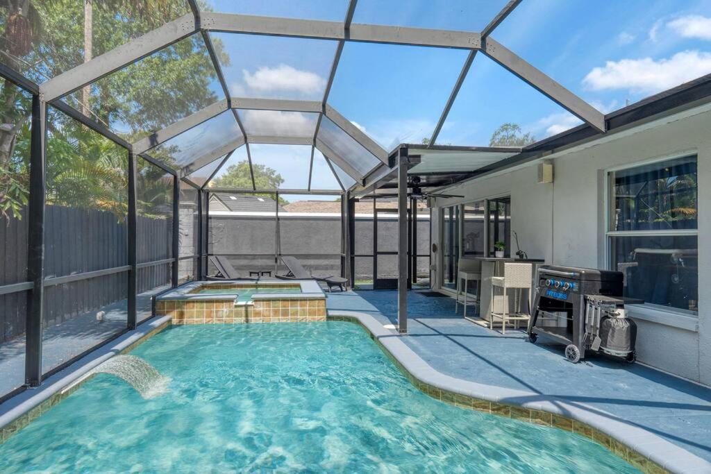 Luxury Style Townhome With Pool - 1 Miles To Bucs Stadium Tampa Kültér fotó