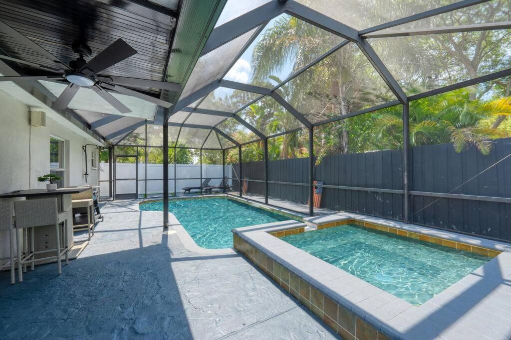Luxury Style Townhome With Pool - 1 Miles To Bucs Stadium Tampa Kültér fotó
